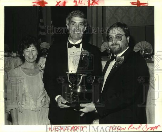 1987 Press Photo New Orleans Saints coach Jim Mora, wife Connie and Sandro Pieri- Historic Images