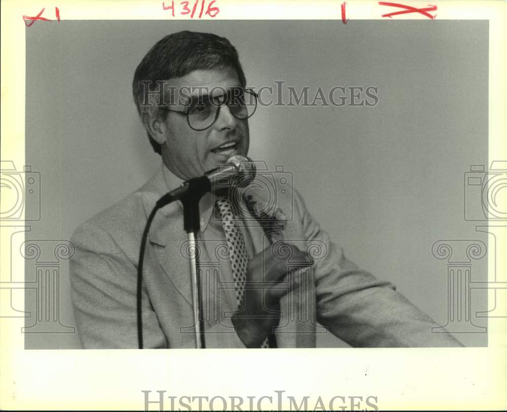 1989 Press Photo New Orleans Saints Jim Mora Speaks at Luncheon- Historic Images