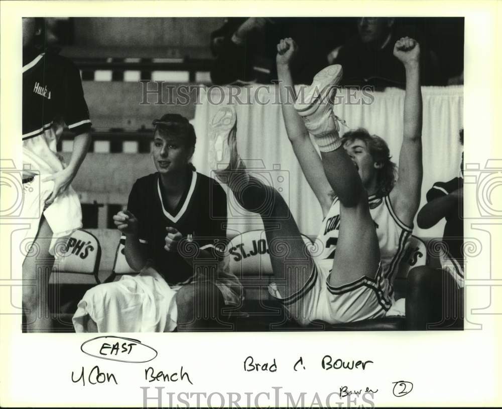 1991 Press Photo Basketball - Brad Bower on University of Connecticut Bench- Historic Images