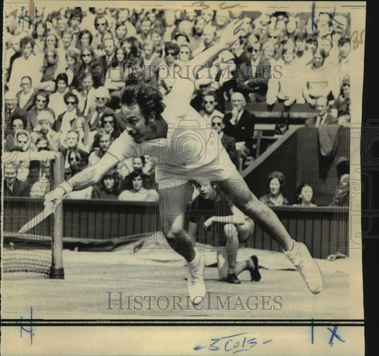 1971 Press Photo Australian tennis player John Newcombe lunges for the ball- Historic Images