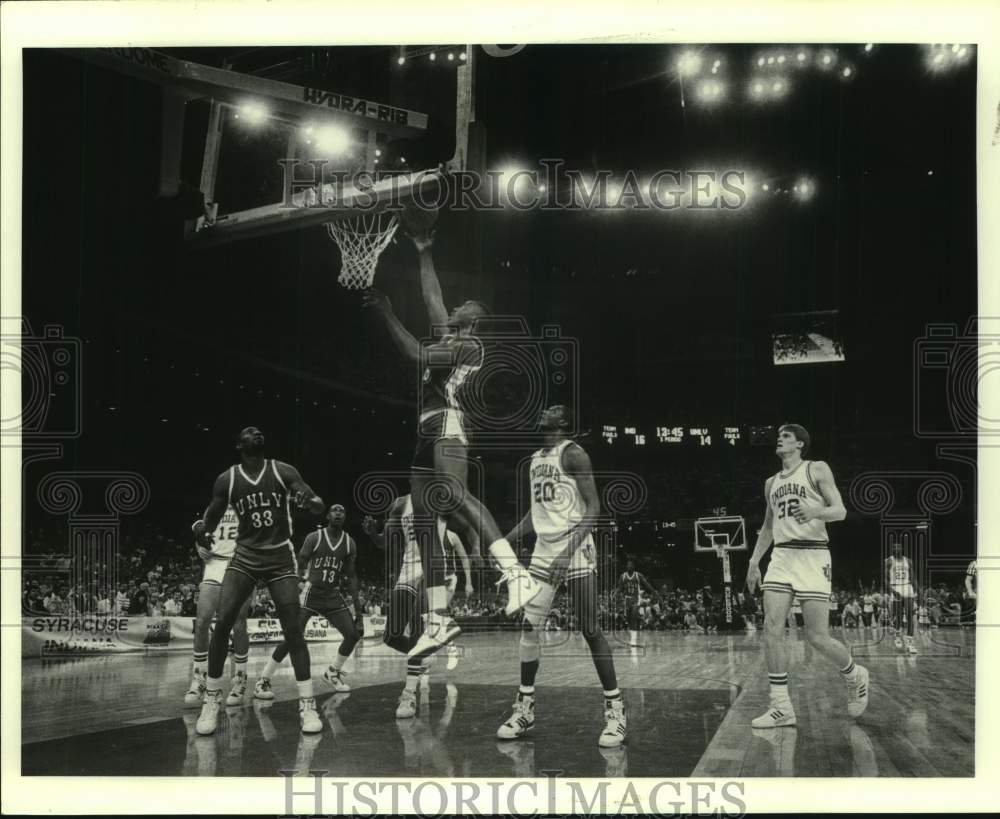 1987 Press Photo NCAA basketball game between UNLV &amp; Indiana, with UNLV scoring- Historic Images