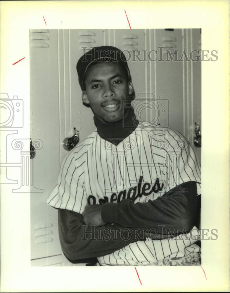 1989 Press Photo McDonogh baseball player Christopher Moore leans against locker- Historic Images