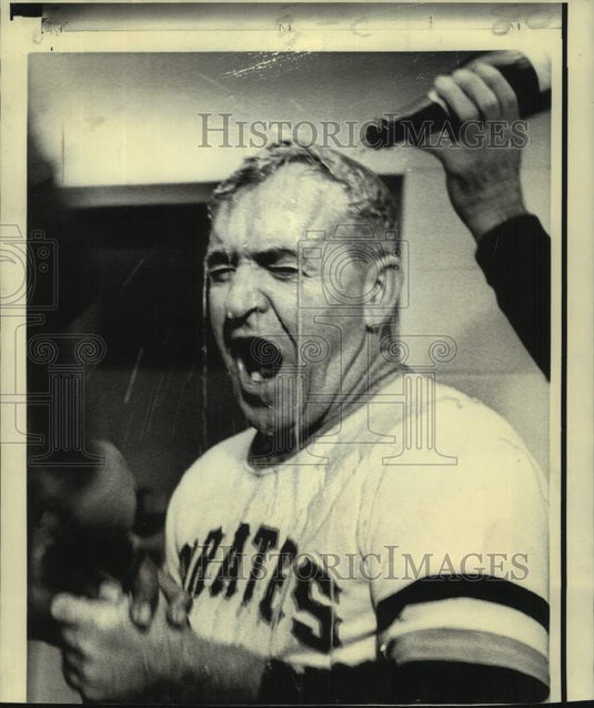 1974 Press Photo Pittsburgh Pirates baseball manager Danny Murtaugh celebrates- Historic Images