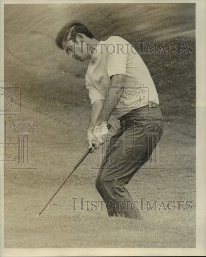 1969 Press Photo Bob Cooper hits iron shot in New Orleans Golf Association match- Historic Images