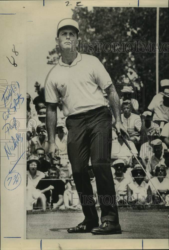 1965 Press Photo Golfer Bobby Nichols watches shot during Houston Golf Classic- Historic Images