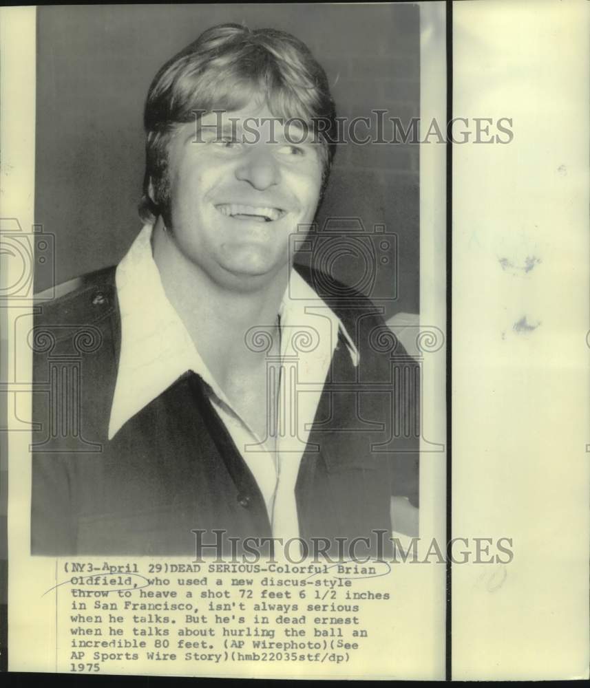 1975 Press Photo Track athlete Brian Oldfield smiles when talking about shot put- Historic Images