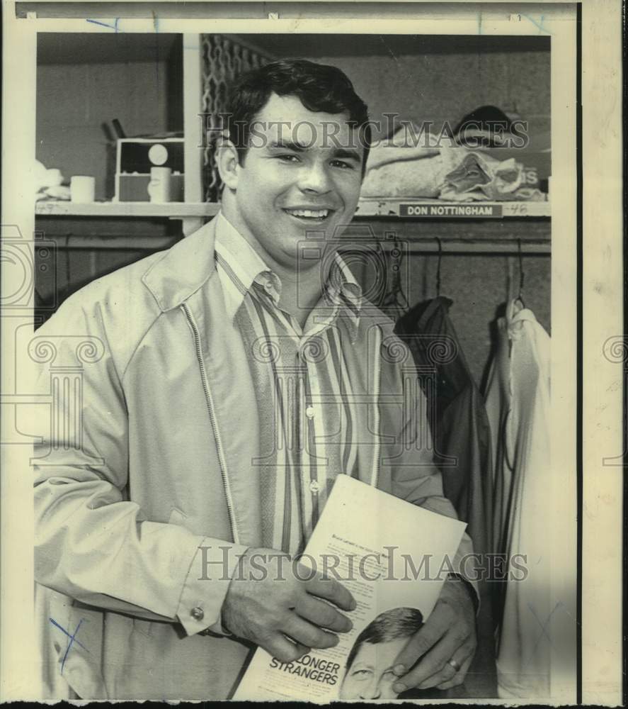 1974 Press Photo Baltimore Colt football player Don Nottingham stands by locker- Historic Images