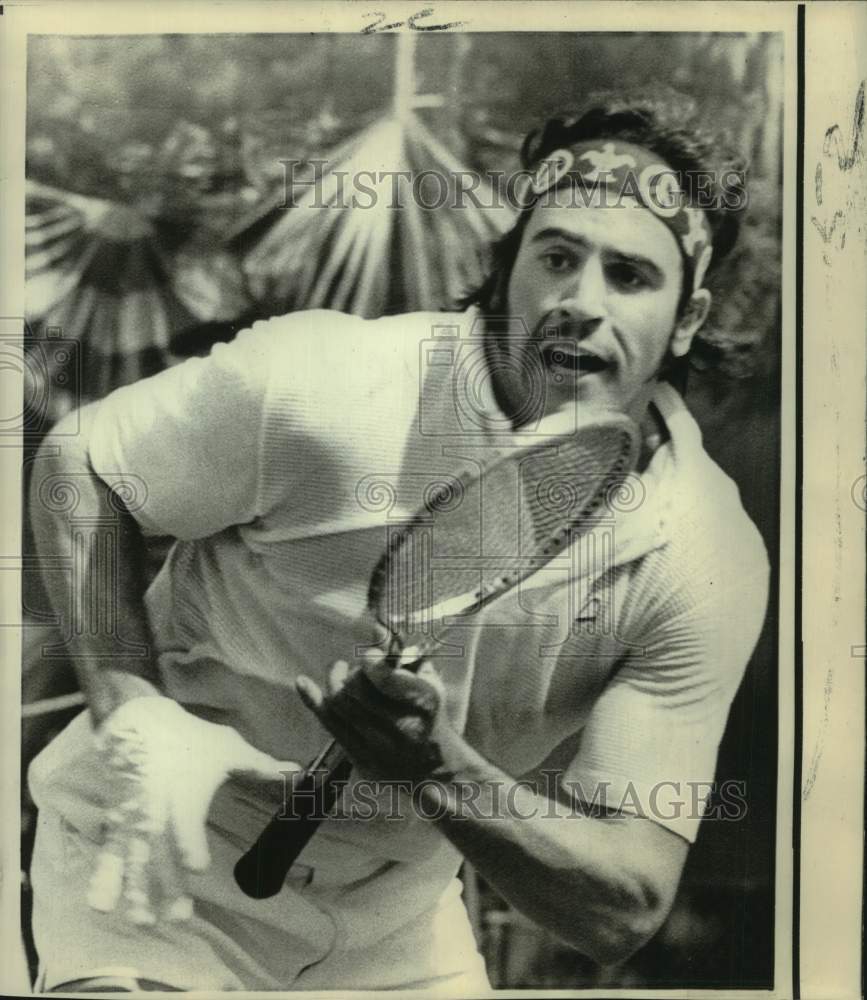 1971 Press Photo Baltimore Colts football player Jim O&#39;Brien plays tennis- Historic Images