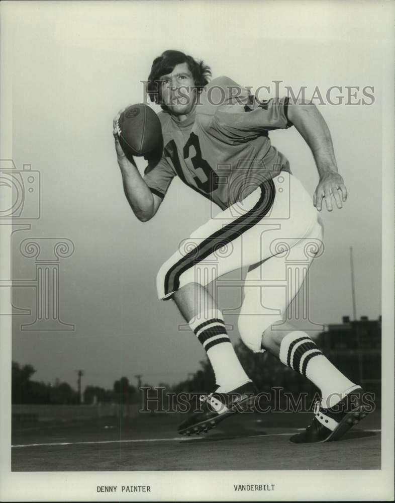 1971 Press Photo Vanderbilt football player Denny Painter goes back to pass ball- Historic Images