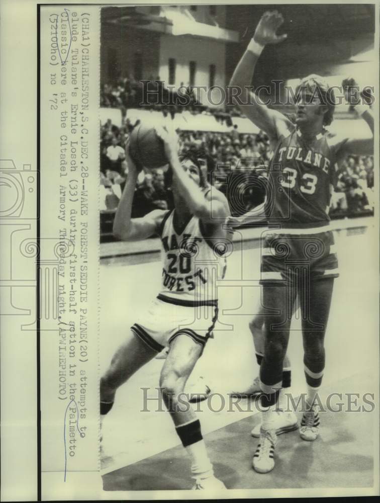 1972 Press Photo Wake Forest basketball player Eddie Payne attempts shot in game- Historic Images