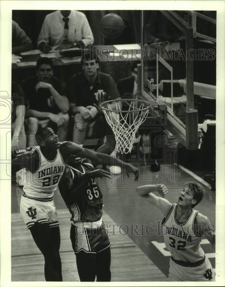 1987 Press Photo Indiana college basketball player Dean Garret in action- Historic Images