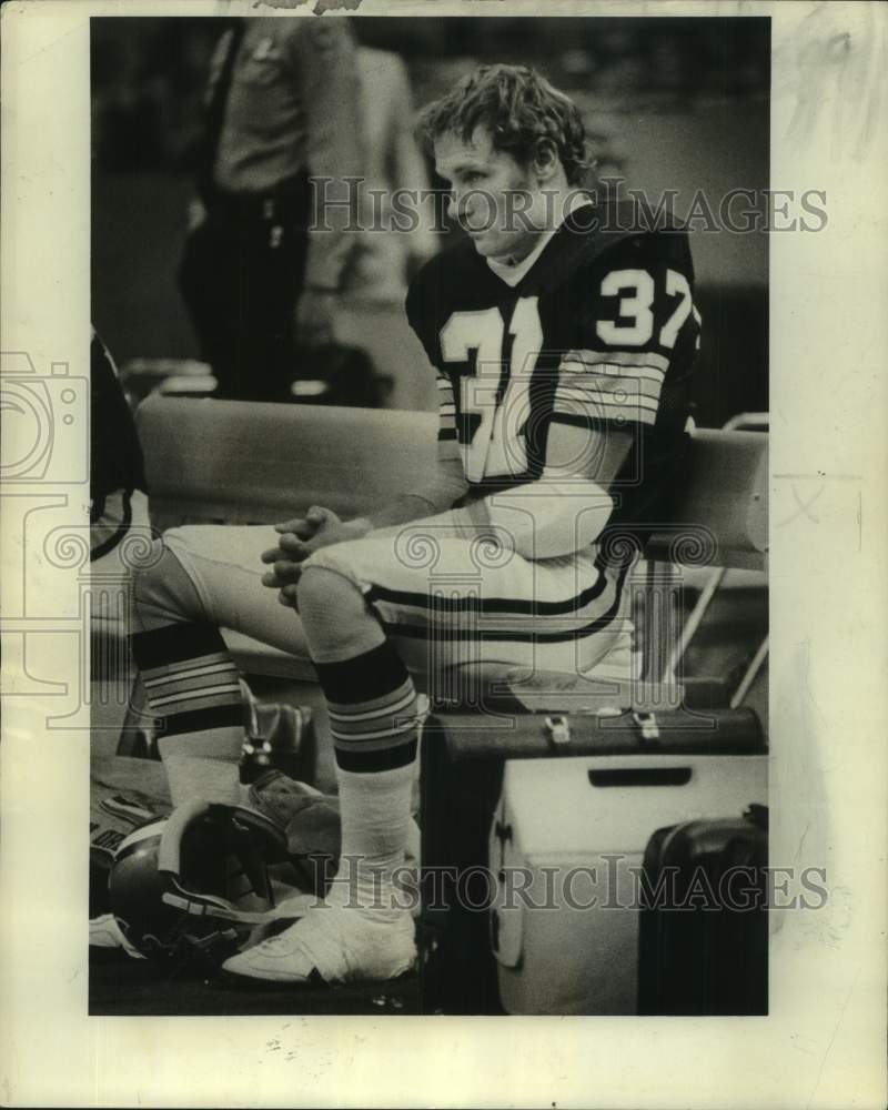 1979 Press Photo New Orleans Saints football player Tommy Myers sits on bench- Historic Images