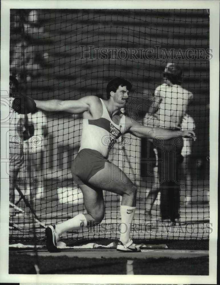 1984 Press Photo Mac Wilkins winds up to throw the discus in a competition- Historic Images