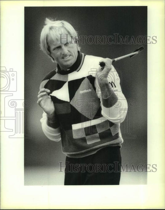 1989 Press Photo Golfer Greg Norman grimaces after missing putt at USF&G in NO- Historic Images