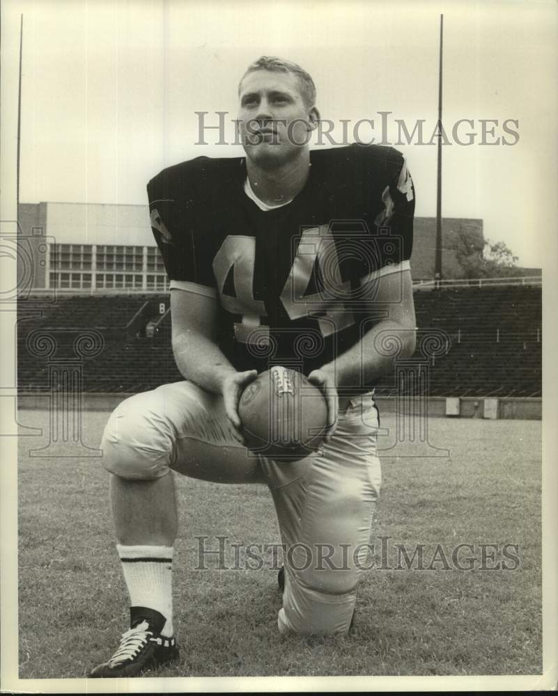 Press Photo Vanderbilt University football fullback Bobby Nay kneels with ball- Historic Images
