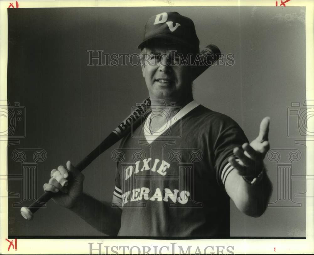 1988 Press Photo Softball league founder Terry Monroe rests bat on his shoulder- Historic Images