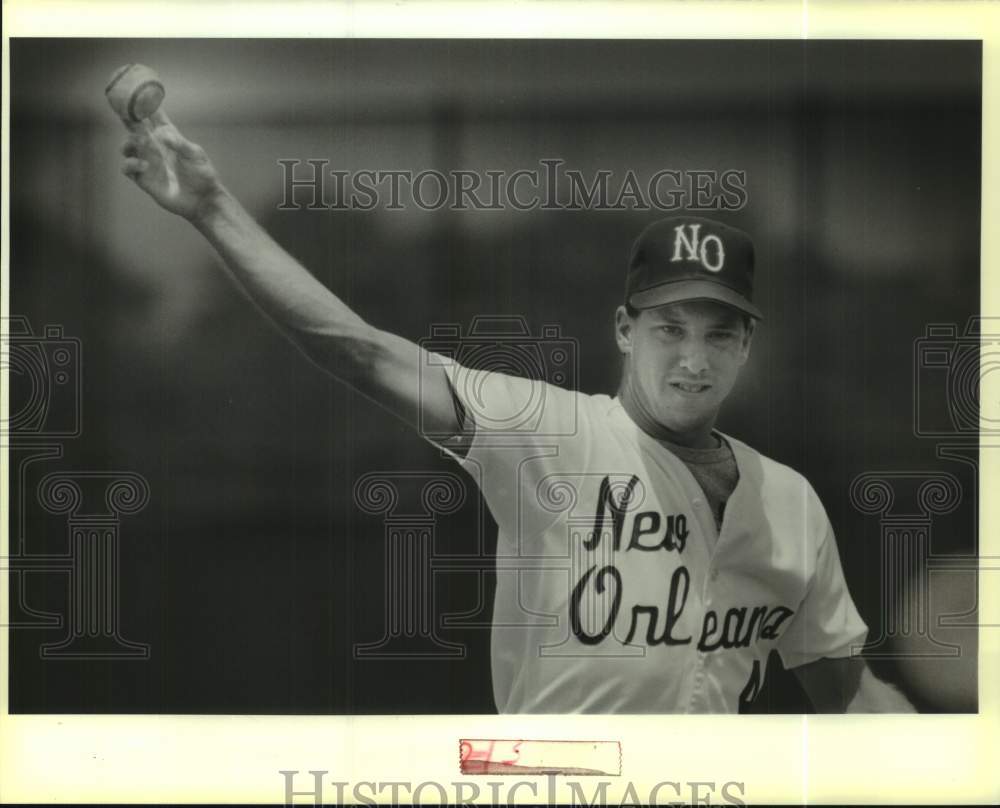 1989 Press Photo University of New Orleans baseball pitcher Brian Muller throws - Historic Images