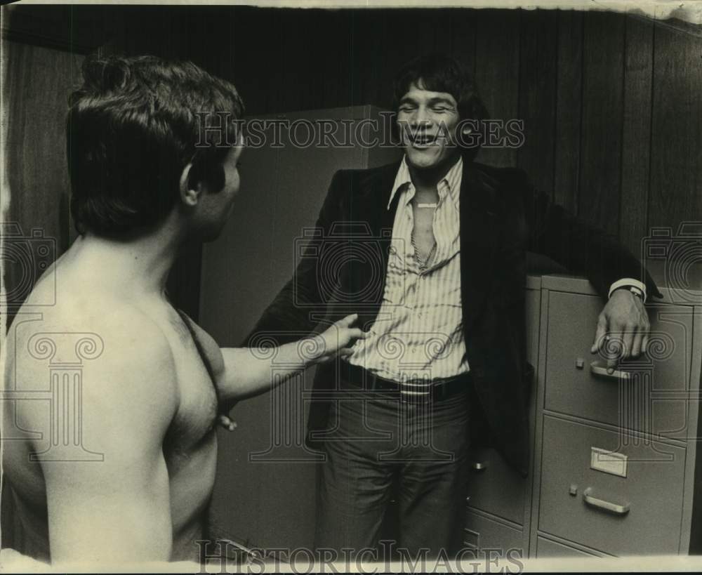 1975 Press Photo Boxer Carlos Monzan shares a laugh with another man - nos27133- Historic Images