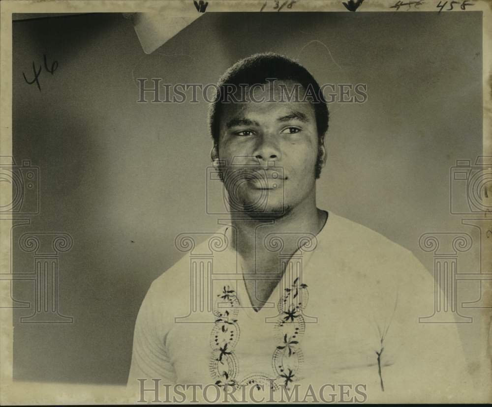 1978 Press Photo S.U. football defensive lineman Tim Moore sits for portrait- Historic Images