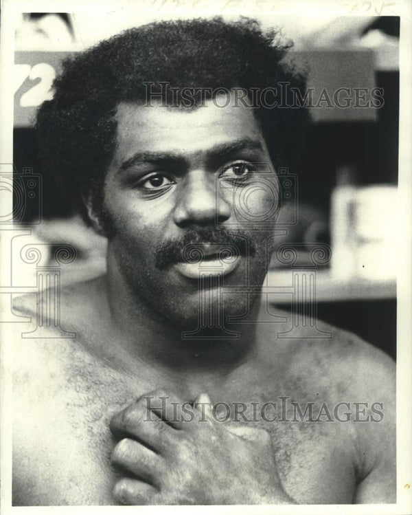 1972 Press Photo Minnesota Vikings Football Player Alan Page with Shir ...