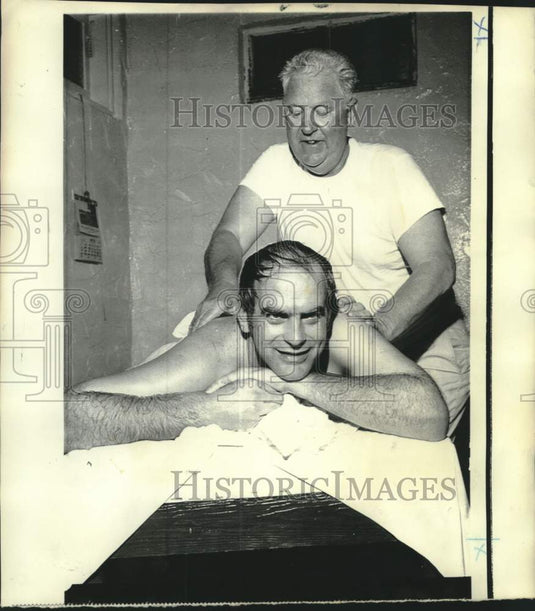 1970 Press Photo San Francisco Giants baseball player Gaylord Perry gets massage- Historic Images