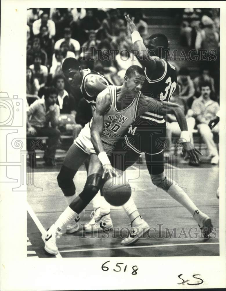 1983 Press Photo U of New Orleans basketball player Mark Petteway dribbles ball- Historic Images