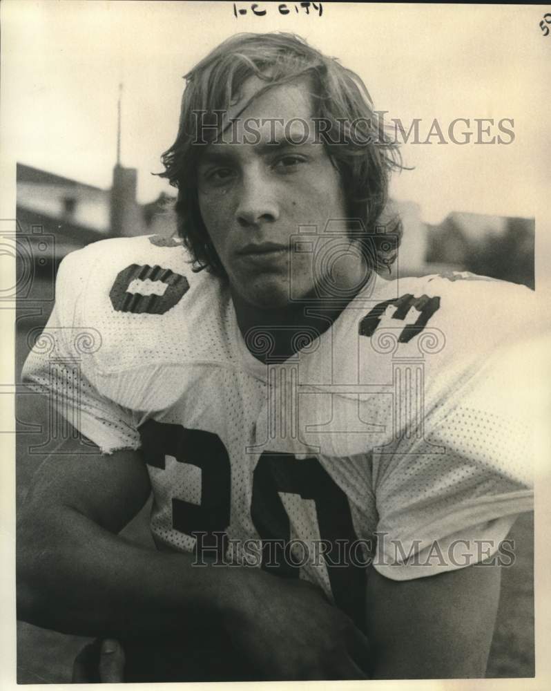 1975 Press Photo Football player Paul Oubre #30 poses for photo - nos27899- Historic Images