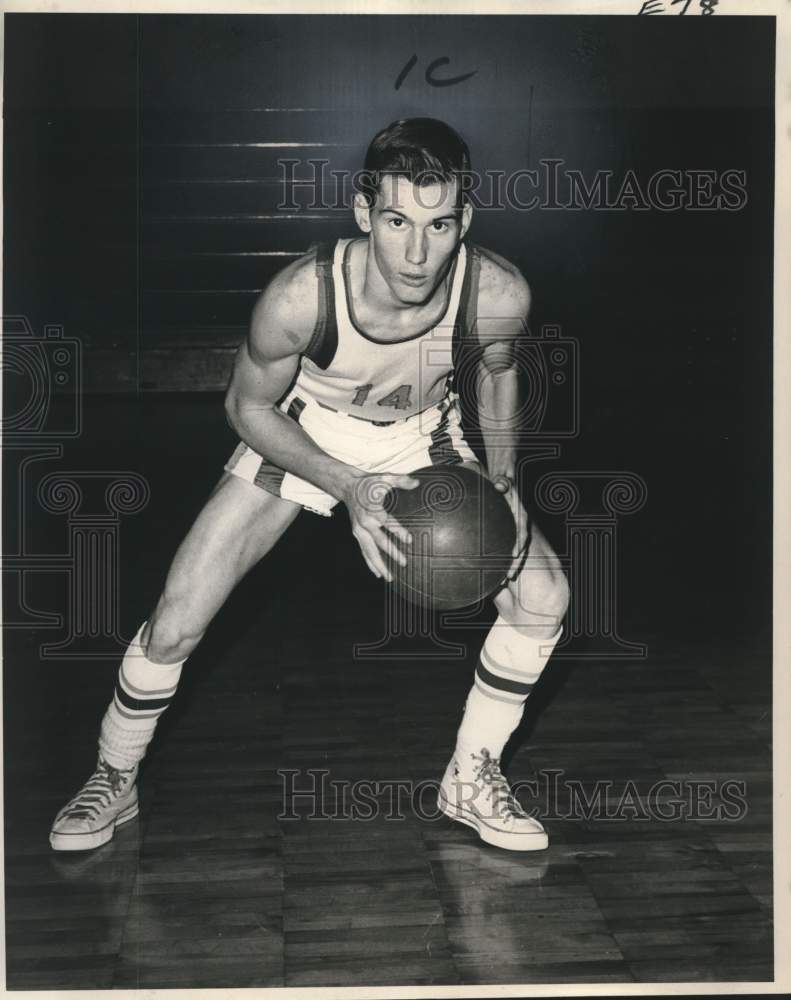 1968 Press Photo Easton basketball player Bob Stanley holds onto the ball- Historic Images