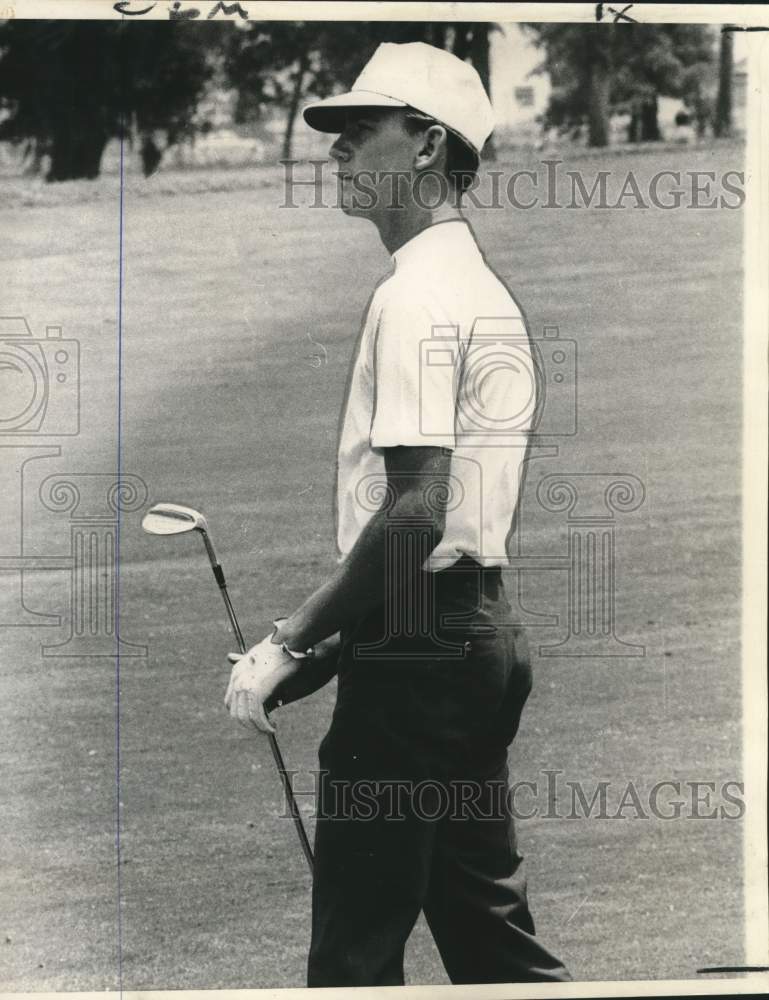 1968 Press Photo Golfer Bob Stanton watches his iron shot during a match- Historic Images