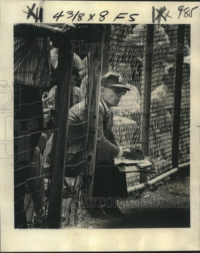 1978 Press Photo South Alabama baseball coach Eddie Stanky watches game- Historic Images