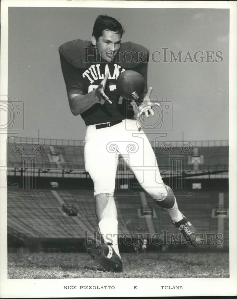 1968 Press Photo Tulane football player Nick Pizzolatto catches ball in practice- Historic Images