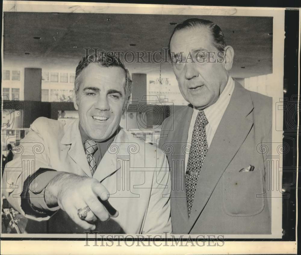 1974 Press Photo Notre Dame football coach Ara Parseghian &amp; Edward Krause- Historic Images