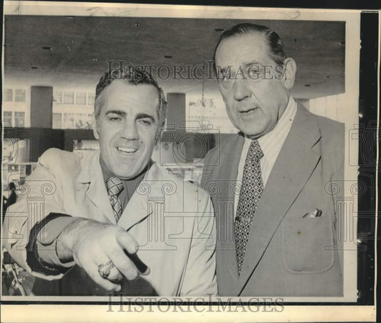 1974 Press Photo Notre Dame football coach Ara Parseghian & Edward Krause- Historic Images