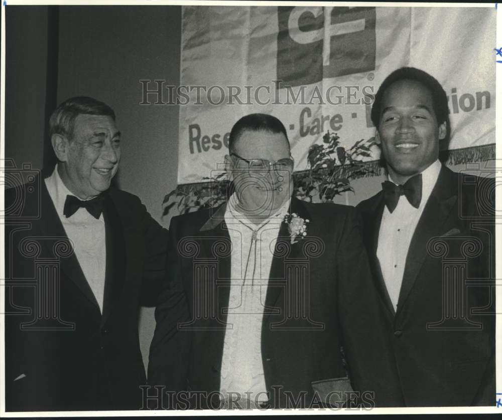 1983 Press Photo Howard Cosell, Bum Phillips and O.J. Simpson at roast- Historic Images