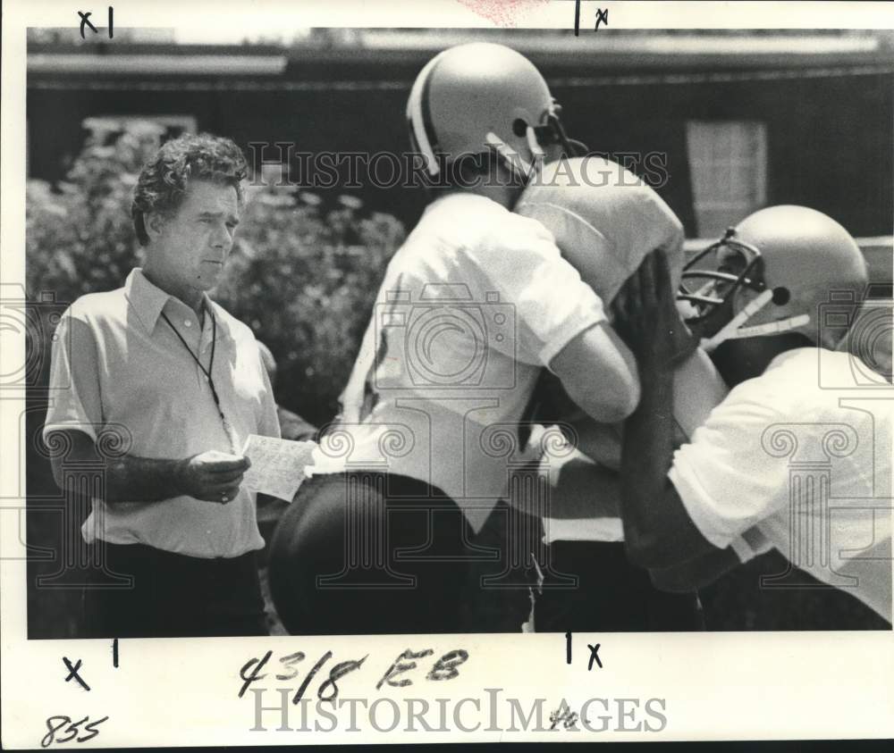 1978 Press Photo New Orleans Saints football coach Dick Nolan with linemen- Historic Images