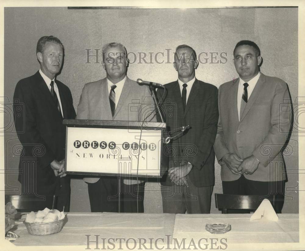 1968 Press Photo Tulane Football Coach Jim Pittman with Press Club New Orleans- Historic Images