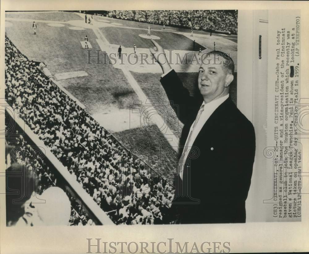 1960 Press Photo Cincinnati Reds Baseball Mgr. Gabe Paul with Opening Day Photo- Historic Images