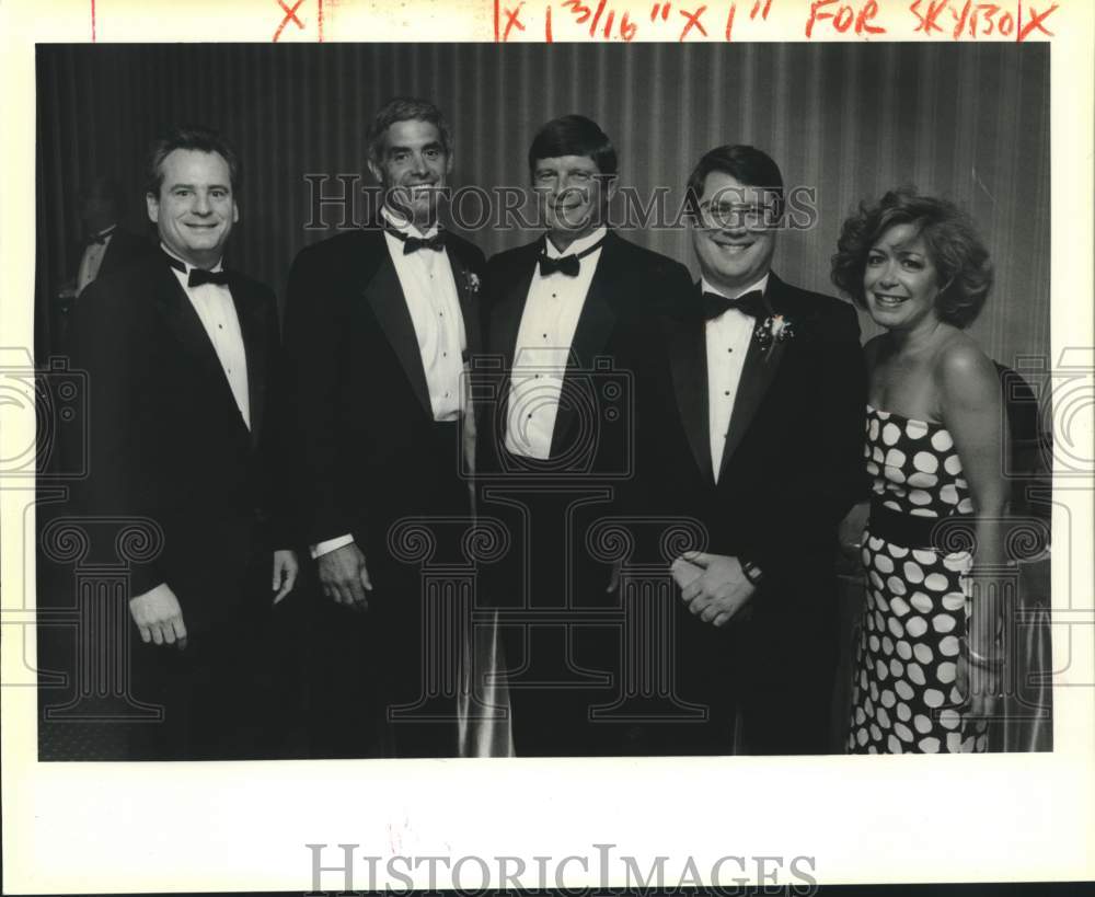1988 Press Photo Jim Mora and Big Brothers/Big Sisters event attendees- Historic Images