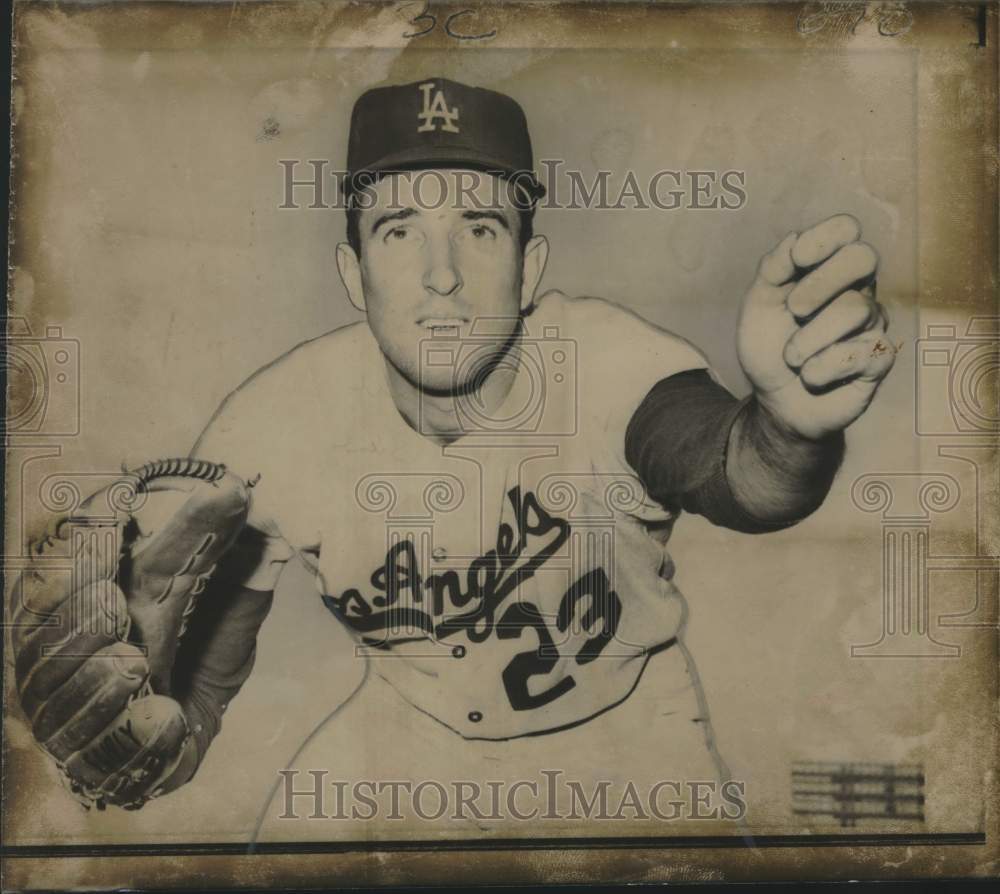 1966 Press Photo Los Angeles Dodgers baseball player Claude Osteen ready to play- Historic Images