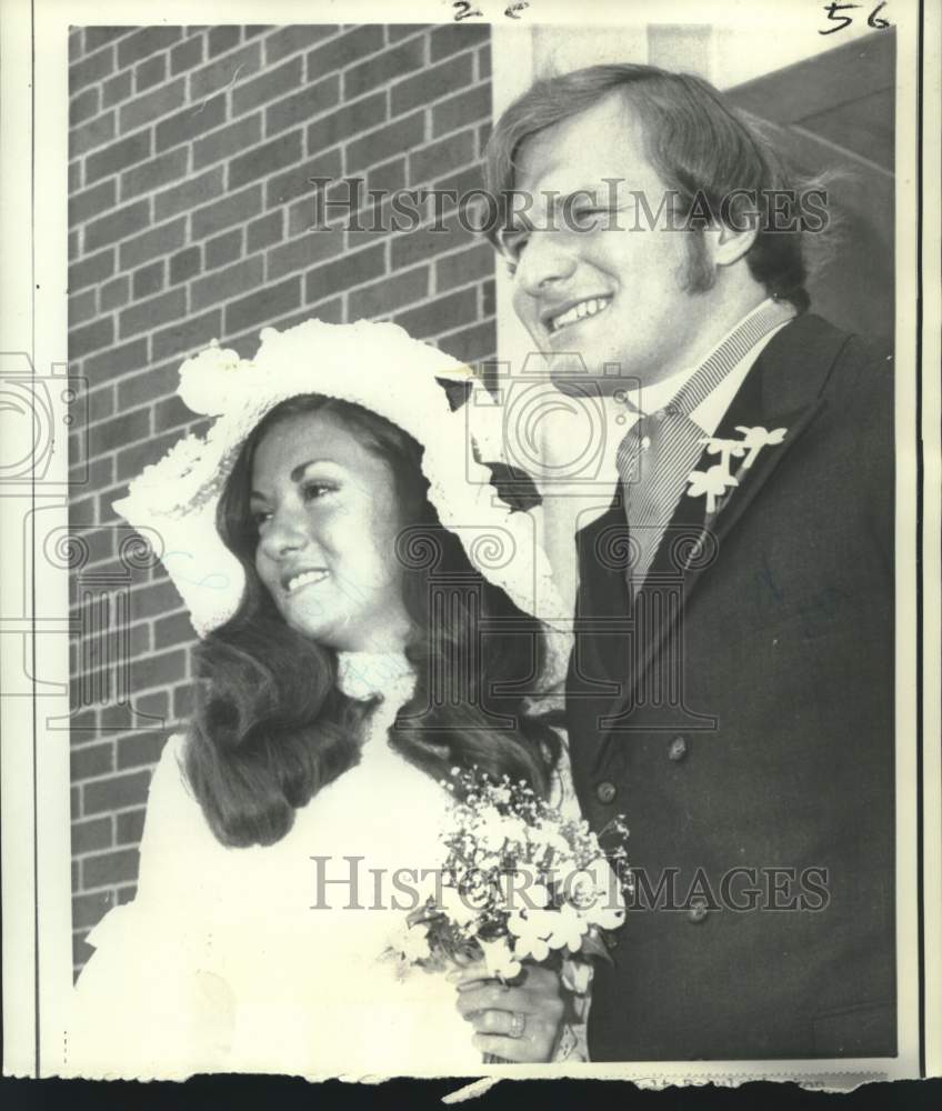 1972 Press Photo Buffalo Bills football player Walt Patulski on his wedding day- Historic Images