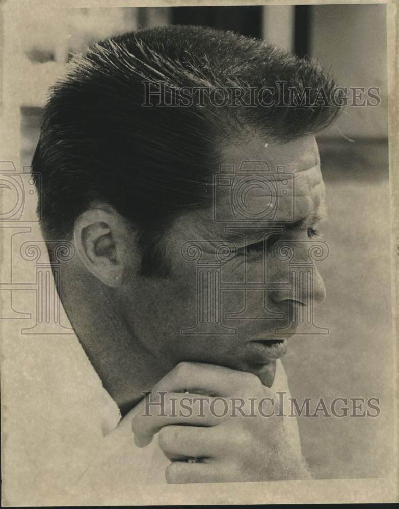 1972 Press Photo Close-up of golfer Gary Player as he ponders his shot- Historic Images