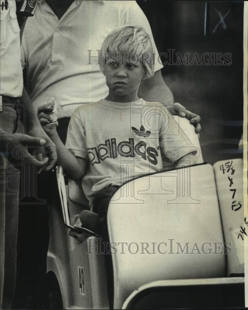 1976 Press Photo Golfer Jack Nicklaus&#39; son Gary, watches his father play in NO- Historic Images