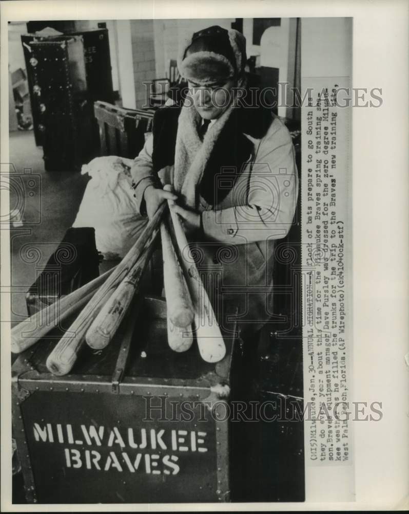 Press Photo Milwaukee Braves equipment manager Dave Pursley and bats - nos28934- Historic Images