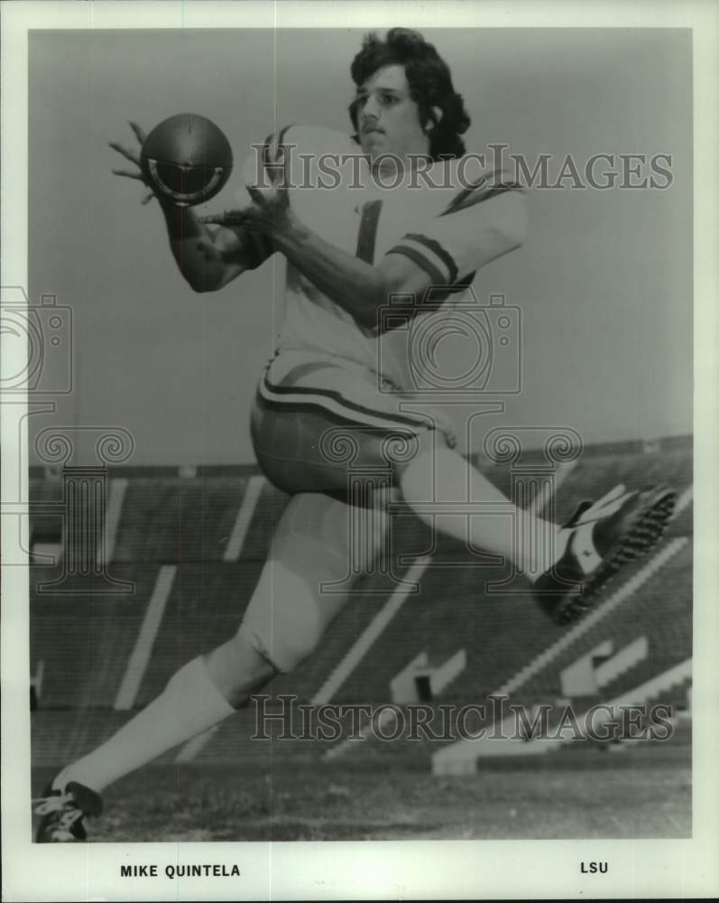 1980 Press Photo LSU football player Mike Quintela catches pass in practice- Historic Images