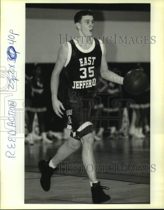1994 Press Photo East Jefferson basketball player Neil Reed dribbles the ball- Historic Images