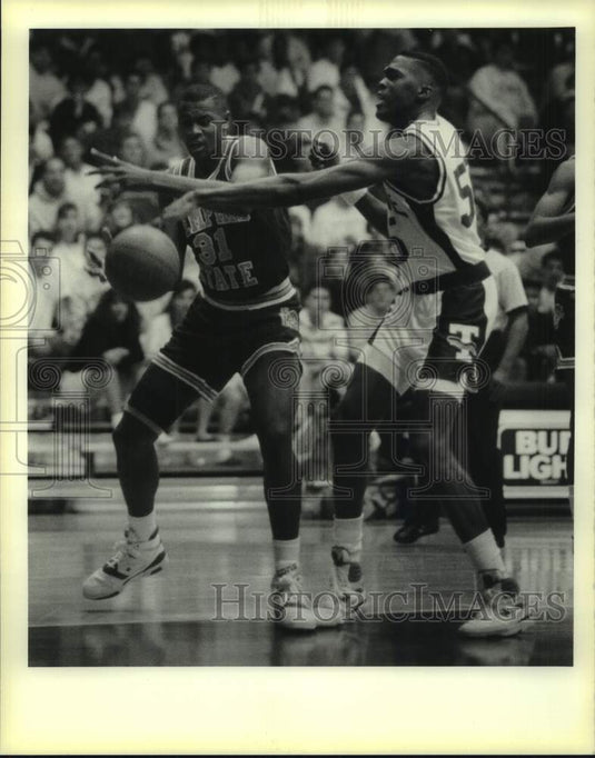 1990 Press Photo Tulane basketball player Anthony Reed