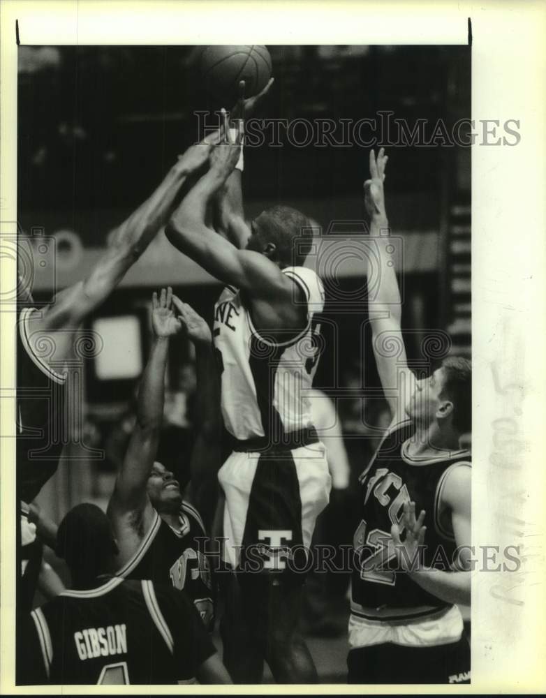 1993 Press Photo Tulane and Virginia Commonwealth play college basketball- Historic Images