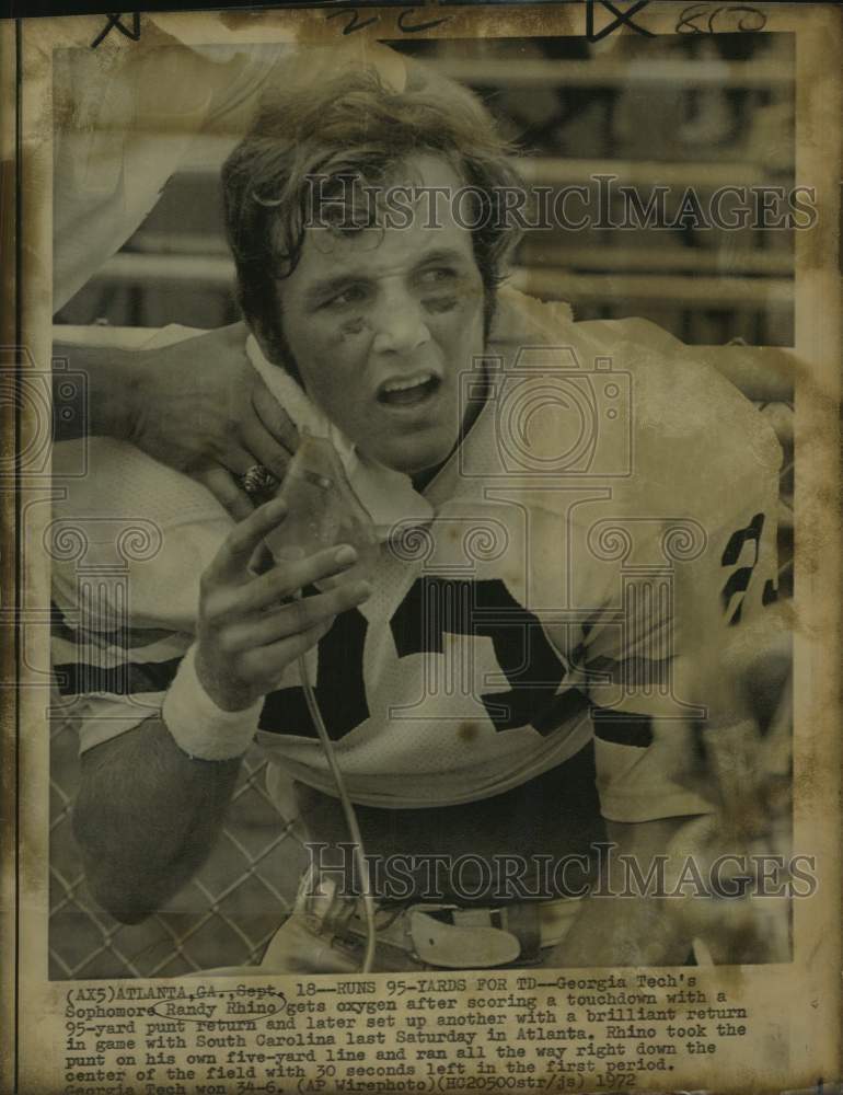 1972 Press Photo Georgia Tech football player Randy Rhino gets oxygen after TD- Historic Images