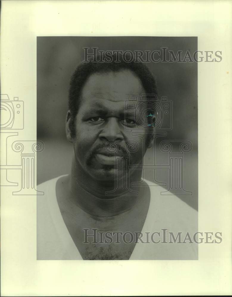 1985 Press Photo Close-up of Carver High School football coach Wayne Reese- Historic Images