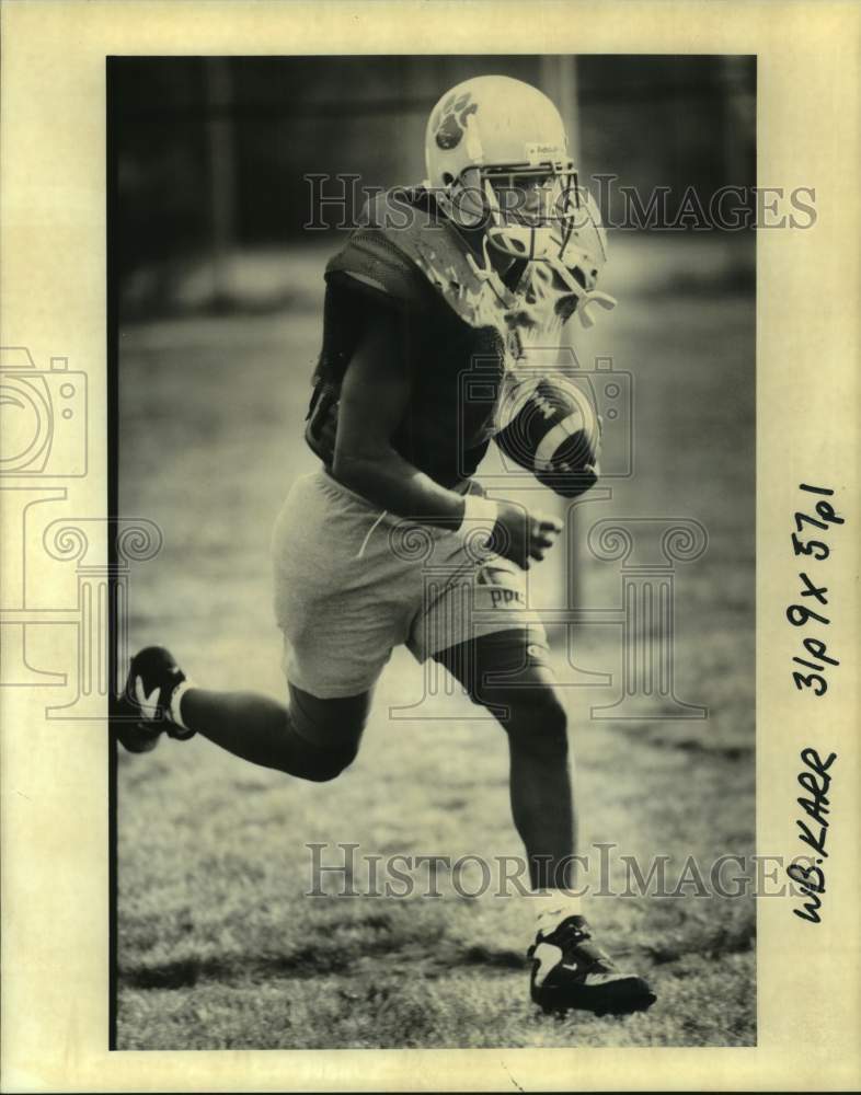 1994 Press Photo Karr football running back Joseph Robertson runs in practice- Historic Images